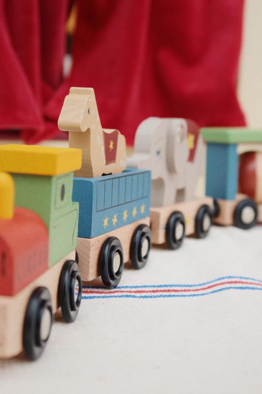 Konges Sløjd : Train en bois d'hêtre "Wooden animal train" | 6 pièces