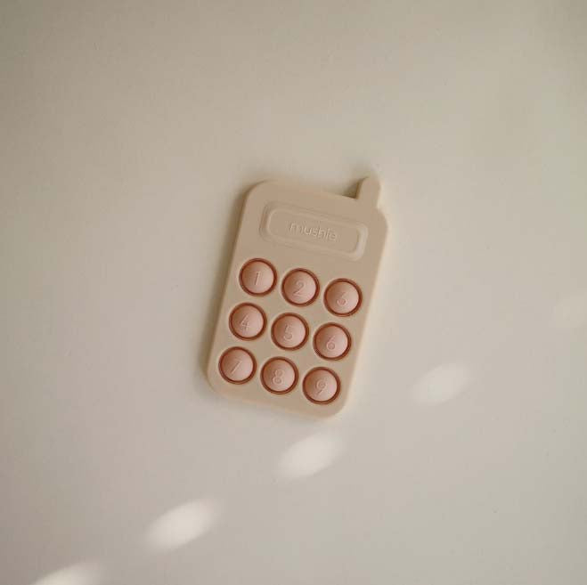 Mushie : Jouet à presser en forme de téléphone "Blush"