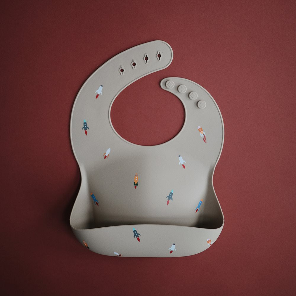 Mushie : Bavoir en silicone "Rocket"