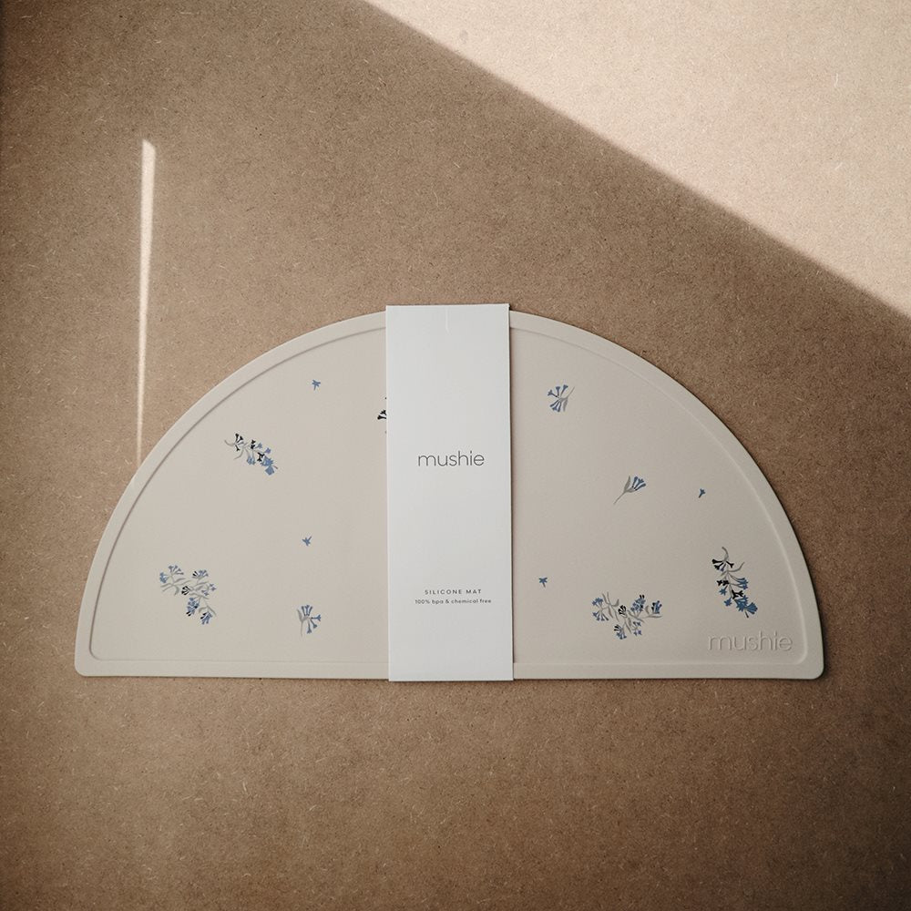 Mushie : Set de table en silicone "Fleurs lilas"