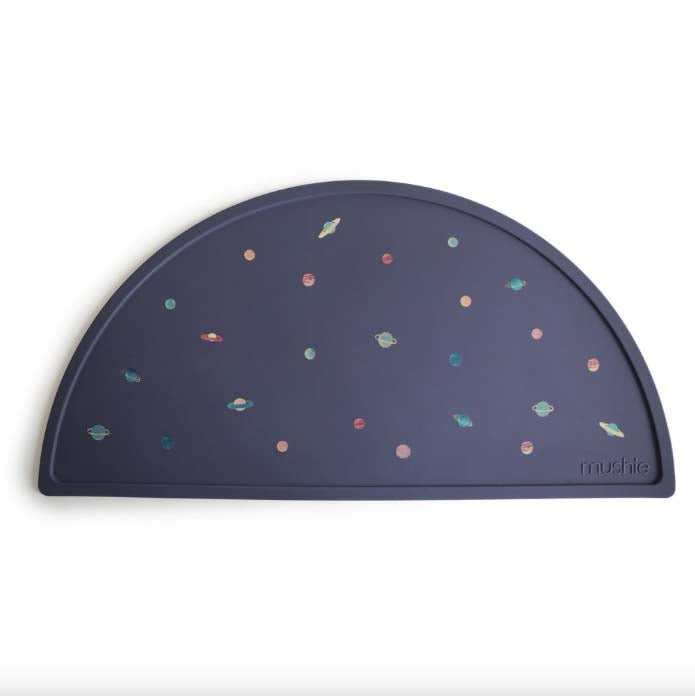 Mushie : Set de table en silicone "Planètes"