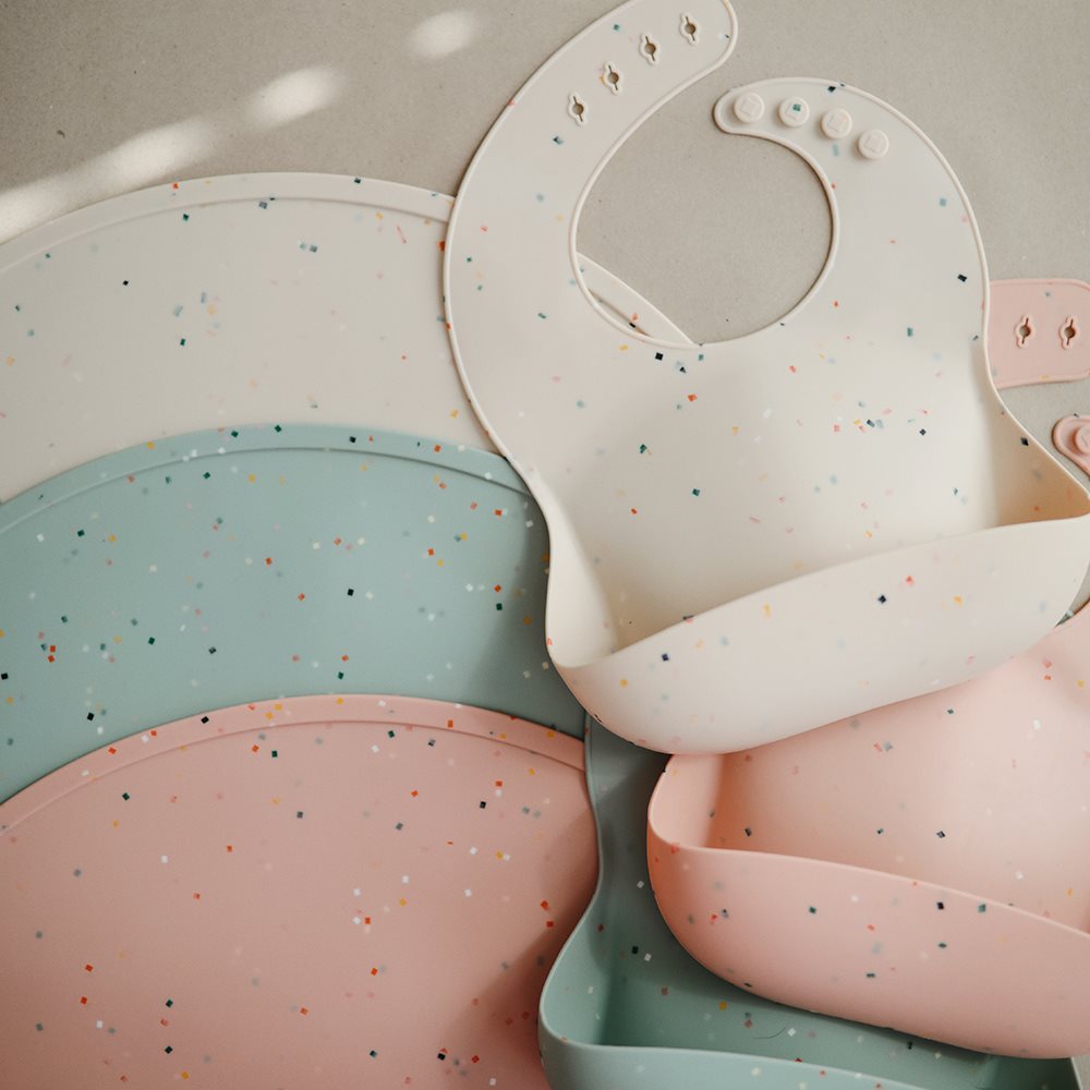 Mushie : Set de table en silicone "Confettis rose poudré"