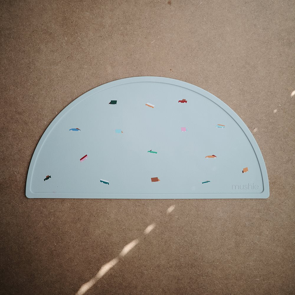 Mushie: Silicone Placemat "Retro Cars"