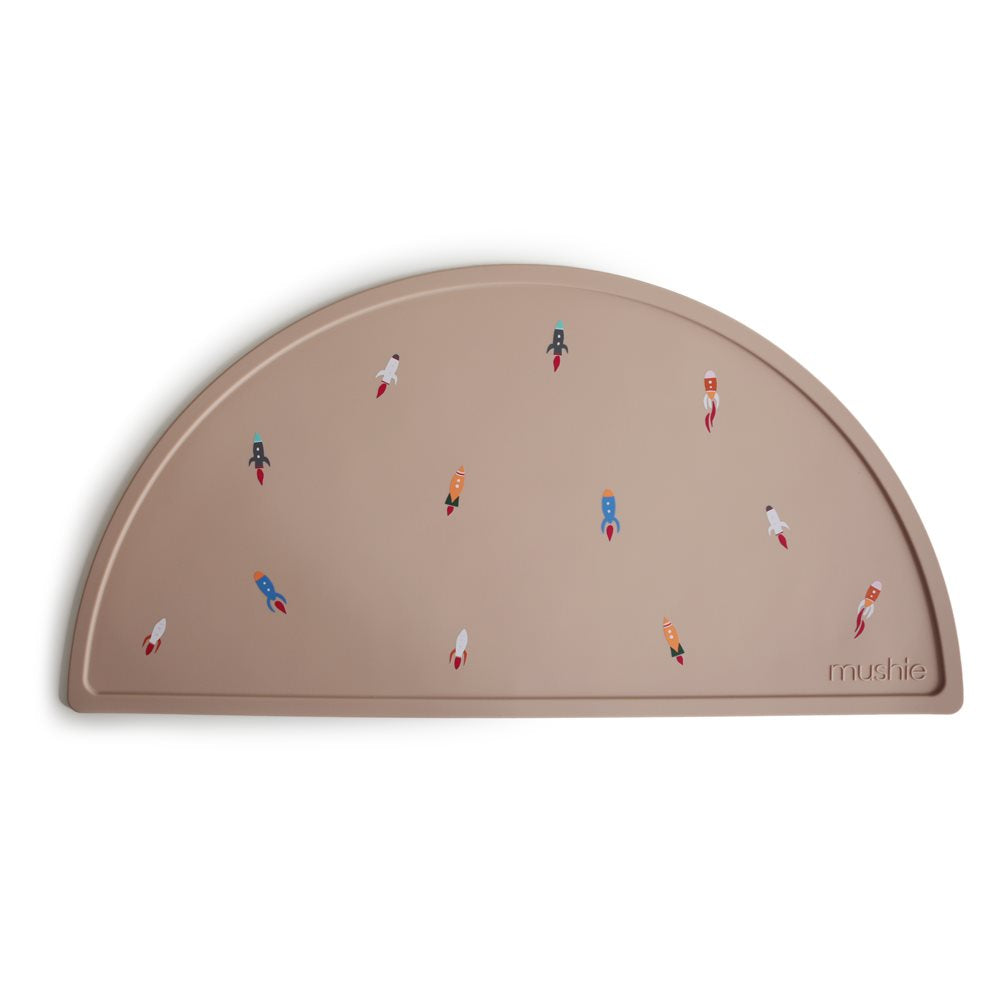 Mushie : Set de table en silicone "Mat Rocket"