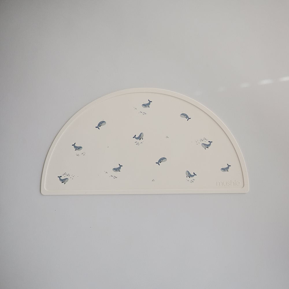 Mushie : Set de table en silicone "Baleines"
