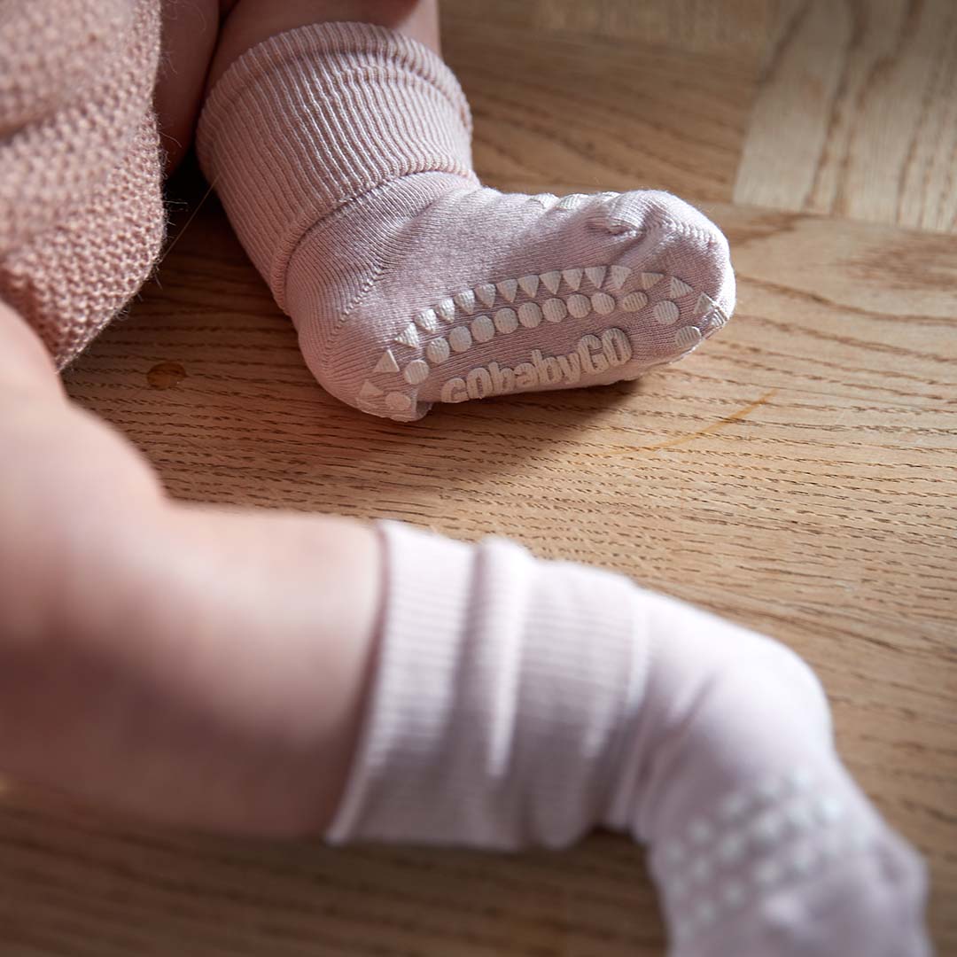 GoBabyGo : Chaussettes antidérapantes en bambou "Rose tendre"
