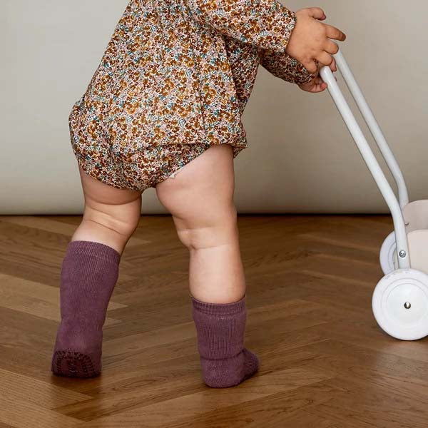 GoBabyGo: Rutschfeste Socken "Misty Plum"