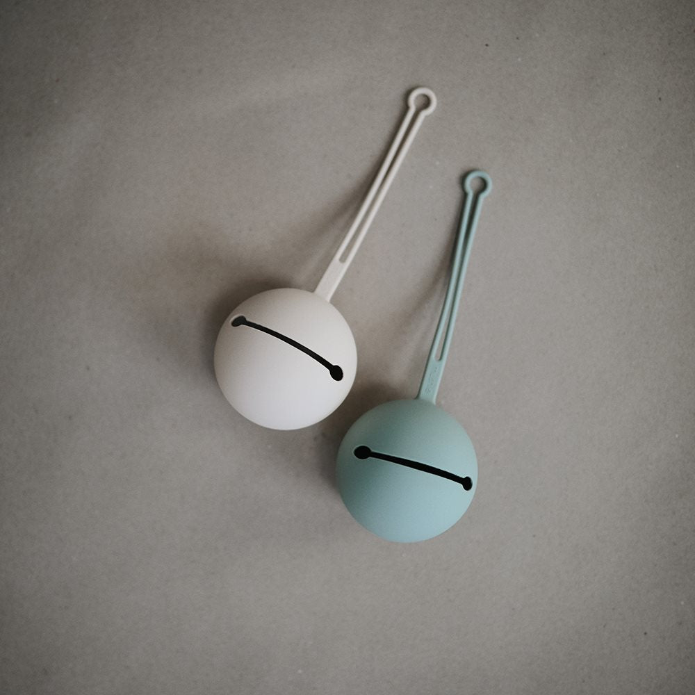Mushie : Boîte à tétine "Cambridge Blue"